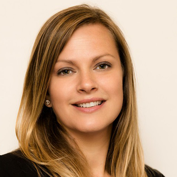 Portrait of Yakshi Carlino, Realtor®.
